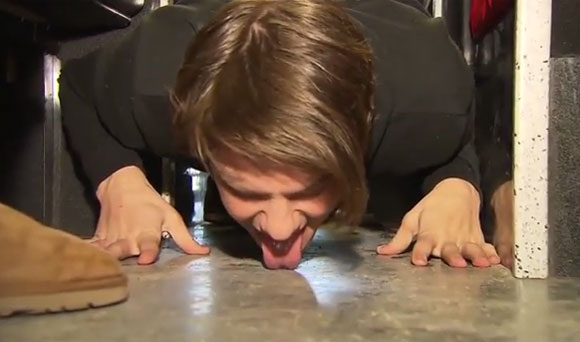 floor_licking